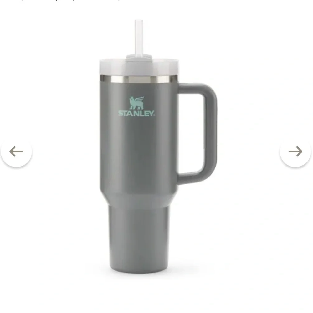 Stanley water bottle THE QUENCHER H2.0 FLOWSTATE™ TUMBLER | 40 OZ Charcoal